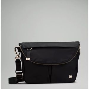 Lululemon All Night Festival Bag in black